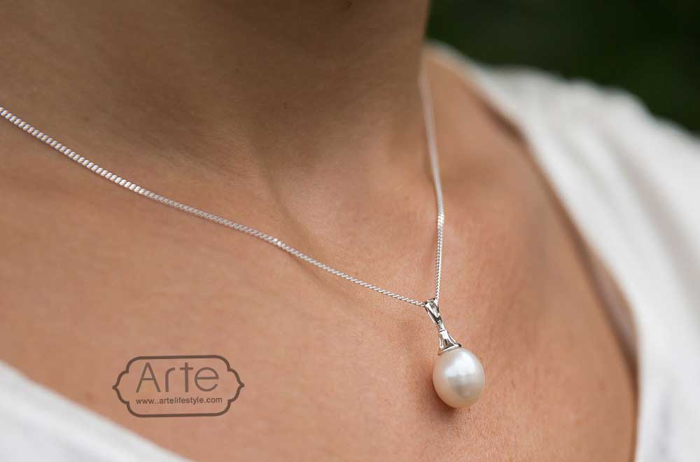 pearl necklace - گردنبند مرواریدی